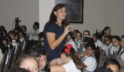 Españoles capacitan a padres y alumnos