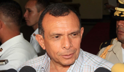 Lobo Sosa amenaza con auditar a empresarios