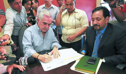 Médicos finalizan huelga en hospital Escuela de Tegucigalpa