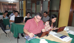 Se especializan en el dominio del inglés