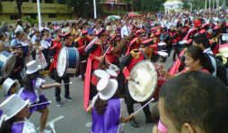 Escolares marchan en San Pedro Sula