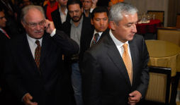 Otto Pérez convivirá con familia pobre