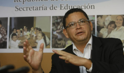 Escoto propone direcciones regionales de educación