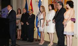 Presidente Lobo a maestros: 'A mí nadie me dobla”