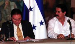 Piden a Manuel Zelaya devolver carro presidencial
