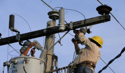 Después de 16 años de lucha tendrán luz