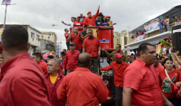Críticas al 'ventajismo” de Hugo Chávez