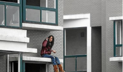 Se sienta en el techo para 'robar wifi” del vecino y desata alarma suicida