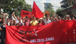 Toñito Rivera cierra campaña caminando en barrio Medina