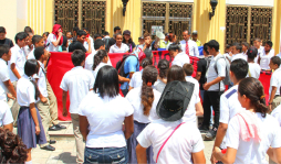 Siguen en las calles por el bono estudiantil