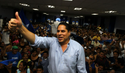 Pastor inicia lucha por candidatura nacionalista