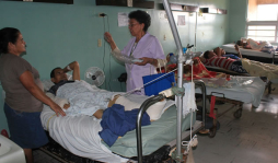 Pacientes del Catarino Rivas obligados a comprar insumos