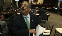 Diputados exigen que les restituyan las dispensas