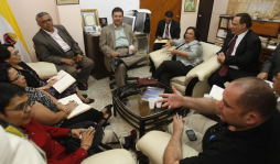 Suspenden a director y cancelan compras