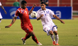 Panamá castiga a Honduras en su debut
