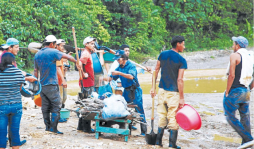San José de Tarros, la aldea de calles y río de oro en Honduras