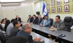 Más de 100 pastores aspiran a cargos