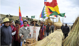 Suriqui, la isla donde se construyen balsas indígenas