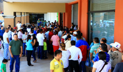 Pasaportes admite que hay insuficiencias