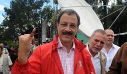 Precandidatos acuden a urnas y llaman a hondureños a votar