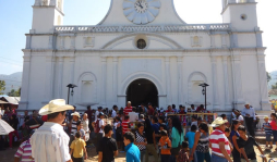 Multitudinaria visita de turistas en Cristo Negro de Quezailica