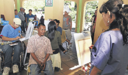 Jóvenes incentivan el arte