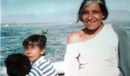 Murió 'la loca del muelle de San Blas', que inspiró al grupo Maná