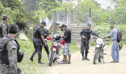 Saqueos e invasiones de nuevo en fincas del Aguán