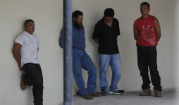 Caen sacando menaje de casa vigilada en Jardines