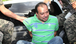 Incautan más propiedades a exbusero