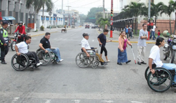 Personas con retos especiales piden apoyo