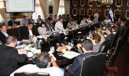 Lobo aplaza contrato con InterAirports por anomalías