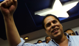 Pastor inicia lucha por candidatura nacionalista