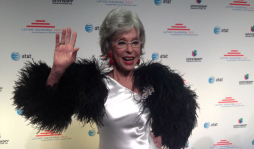 Estrellas hispanas hacen oír su voz en gala por investidura de Obama