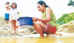 San José de Tarros, la aldea de calles y río de oro en Honduras