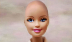 Lanzan una Barbie calva para apoyar a niños con cáncer