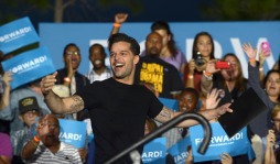 Ricky Martin solicita a latinos votar por Obama