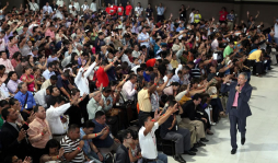 Exhortan a la unidad familiar en la sociedad