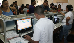 Pobladores saturan los RNP para reclamar identidades