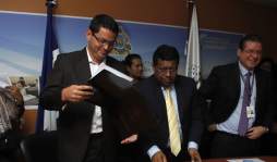 Educación apoyará internas con computadoras