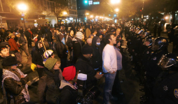 Desalojan campamento de indignados en Oakland