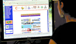 Diputados de Honduras cobran cheques en Secretaría de Educación