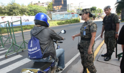Bloquean alrededores de Casa Presidencial