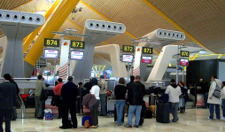 Abogados piden residencia para la niña hondureña retenida en España