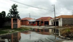 Aguas sin salida anegan la colonia Del Valle