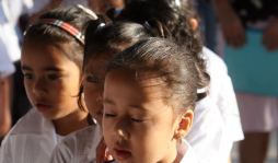 Escuelas bilingües en contra de sábados cívicos