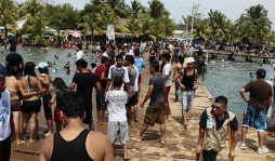 Bañistas llenaron playas de Cortés