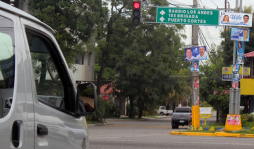 Políticos tapizan San Pedro Sula con afiches y rótulos