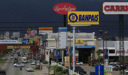 Tres supermercados abrirán este año en el sector este