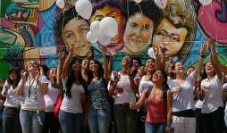 Universitarios exigen paz y respeto a la vida